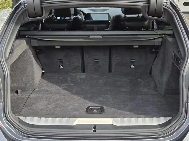 BMW 3 Serie Touring 330e xDrive 2021 Hybride Benzine 18