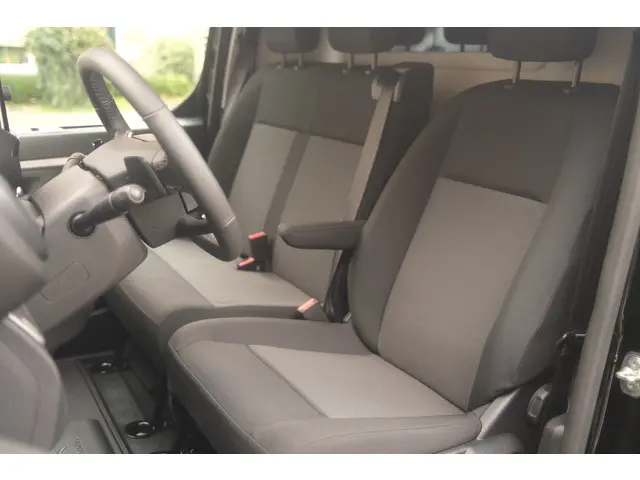 Citroën Jumpy M L2 2.0 BlueHDi 2024 Diesel 31