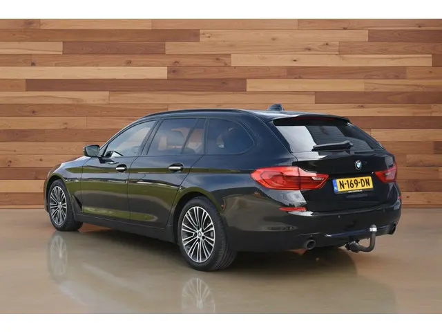 BMW 5 Serie Touring 520i Executive 2018 Benzine 3