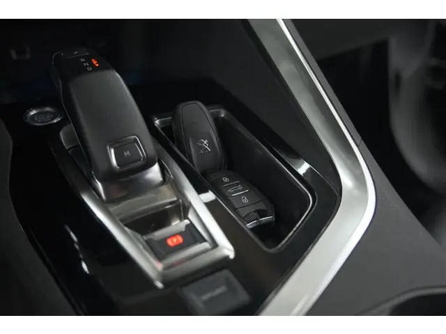 Peugeot 3008 1.6 PureTech 180 GT Line 2019 Benzine 16
