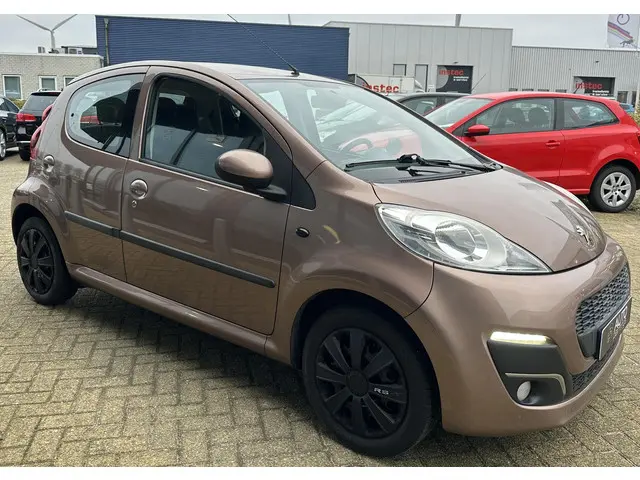 Peugeot 107 1.0 Active 2014 Benzine 2