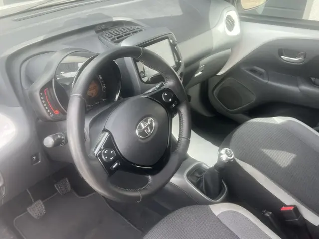 Toyota Aygo 1.0 VVT-i x-play 2021 Benzine 6