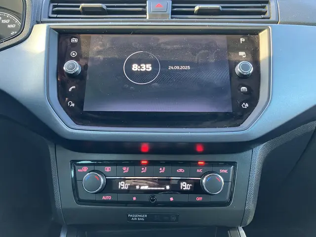 SEAT Arona 1.0 TSI Style Business Intense 2021 Benzine 32