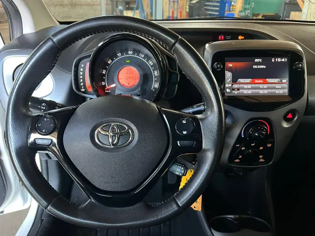Toyota Aygo 1.0 VVT-i x-first 2018 Benzine 13