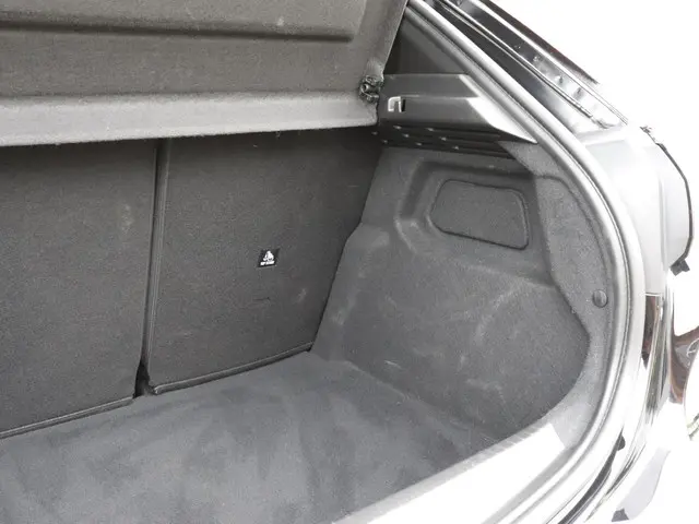 Peugeot 208 1.2 PureTech 101pk Allure Pack 2023 Benzine 36