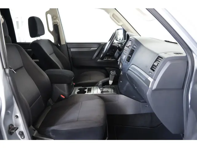 Mitsubishi Pajero 3.2 DI-D Instyle 4WD 2014 Diesel 11