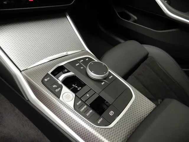 BMW 3 Serie Touring 320i 2024 Benzine 15