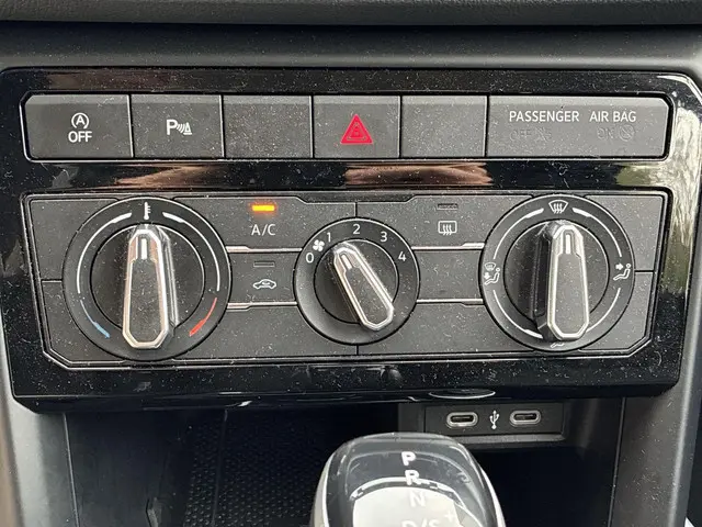 Volkswagen T-Cross 1.0 TSI 110pk DSG Life 2023 Benzine 16