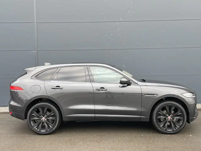 Jaguar F-PACE 30T Portfolio R-Sport AWD 2018 Benzine 4