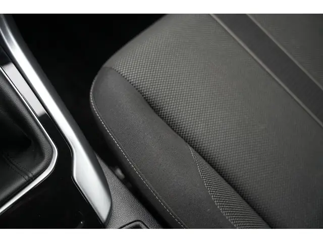 Volkswagen T-Roc 1.0 TSI Life 2023 Benzine 32