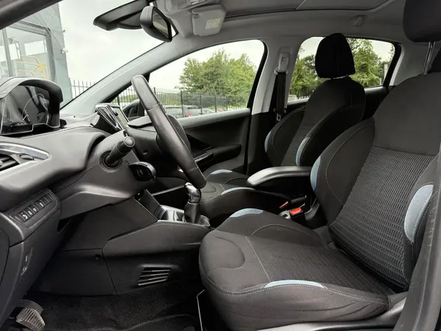Peugeot 208 1.2 PureTech Allure 2015 Benzine 6