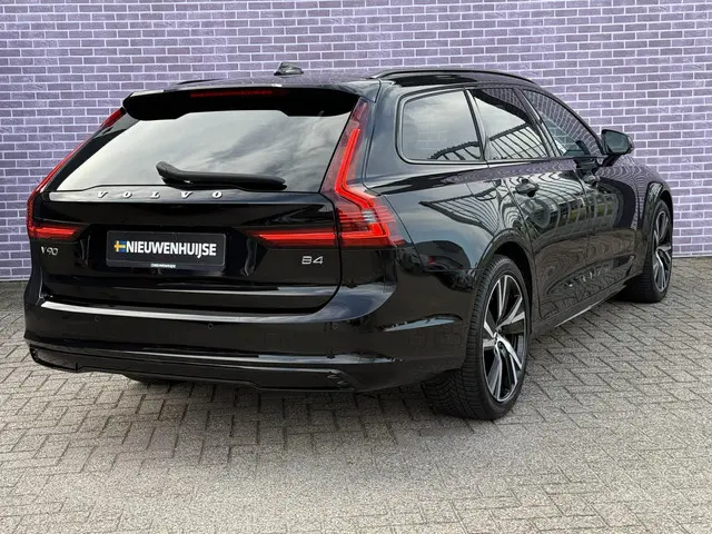 Volvo V90 B4 D Plus Dark 2023 Diesel 13