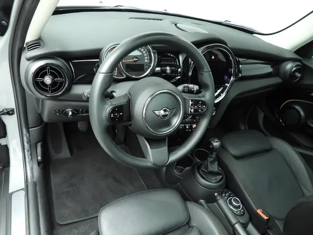 MINI 5-Deurs Cooper 2022 Benzine 6