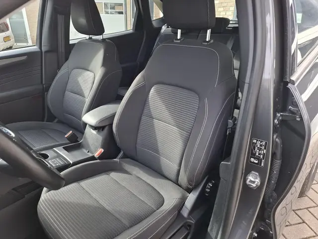 Ford Kuga 2.5 PHEV Titanium 2022 Hybride Benzine 21