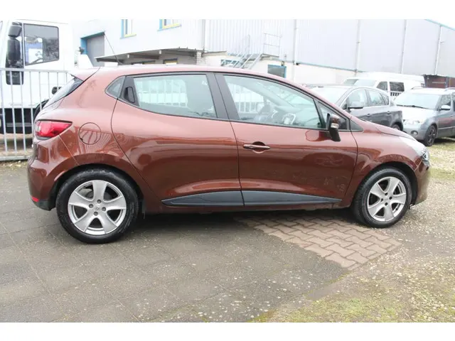 Renault Clio 0.9 TCe Expression 2015 Benzine 6