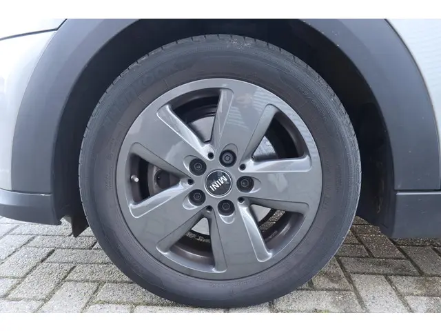 MINI Cooper Mini 1.5 Camden Edition 2023 Benzine 24