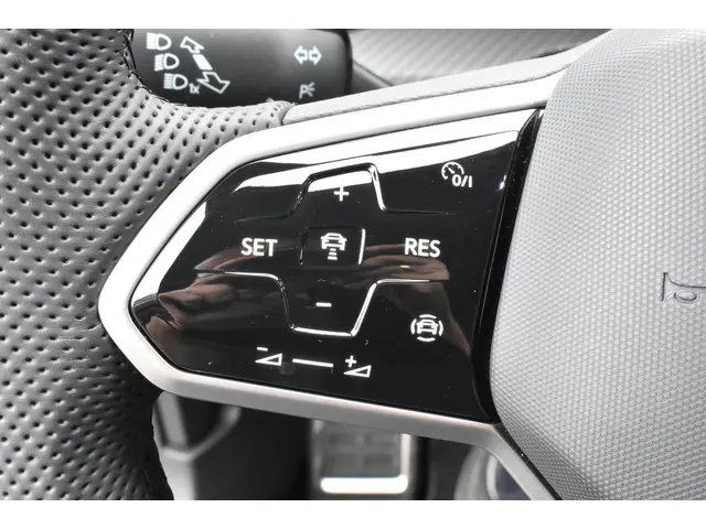 Volkswagen Golf 1.5 TSI R-Line 2023 Benzine 28