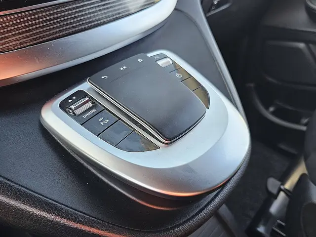 Mercedes-Benz EQV 300 2022 Elektrisch 11