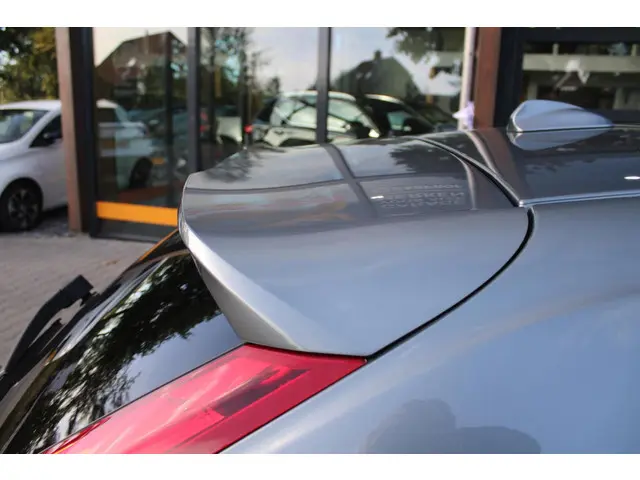 Volvo V40 2.0 T4 R-Design|Heico|Automaat| 2017 Benzine 19