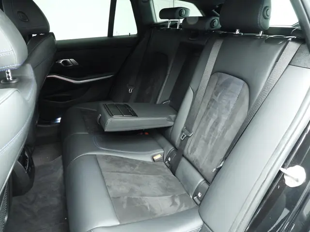 BMW 3 Serie Touring 318i 2022 Benzine 8