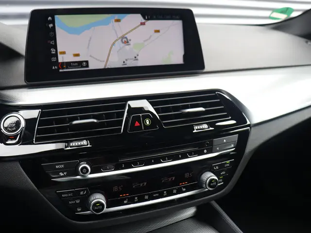 BMW 5 Serie Touring 520i 2017 Benzine 18