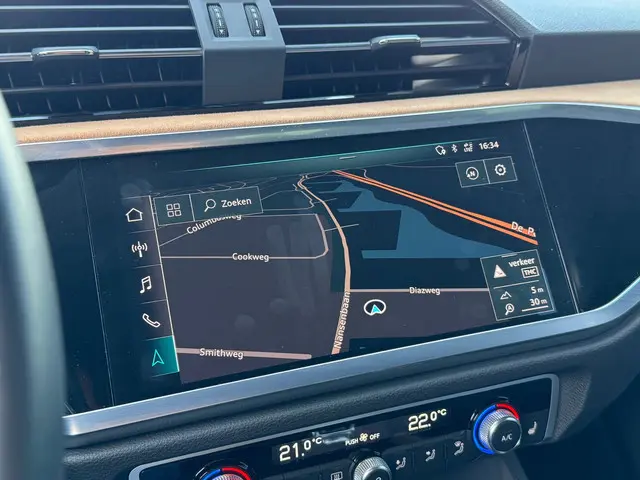 Audi Q3 35 TFSI * Leder * 360 Camera * Keyless 2020 Benzine 32