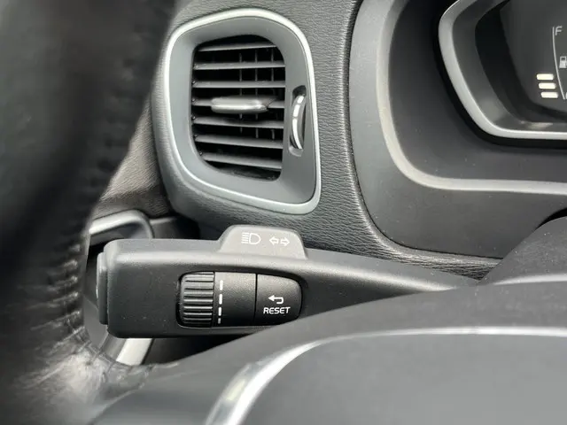 Volvo V40 2.0 T3 Momentum 2016 Benzine 36