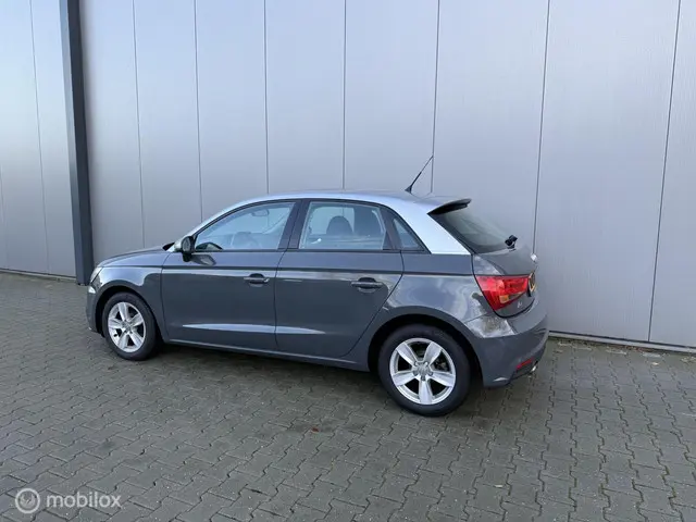 Audi A1 Sportback 1.0 TFSI Jaar apk 2017 Benzine 3