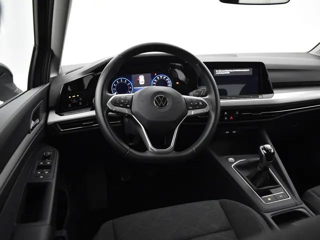 Volkswagen Golf Variant 1.0 Tsi 110pk Life 2023 Benzine 12