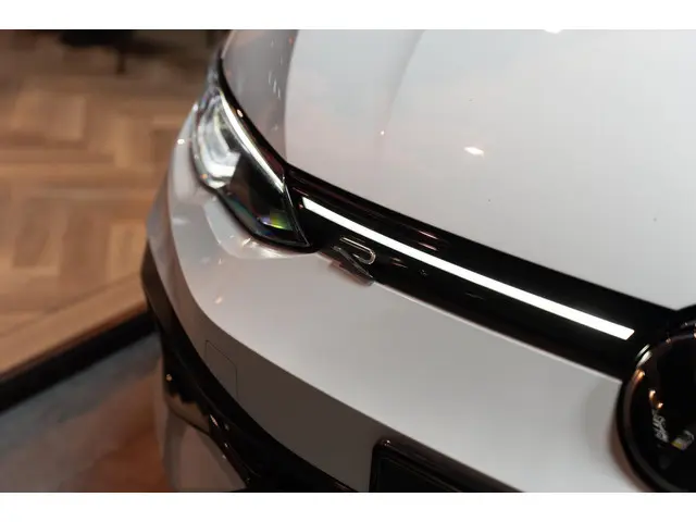 Volkswagen Golf 2.0 TSI R 4Motion 2022 Benzine 13