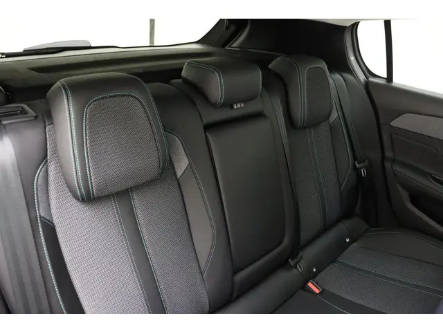 Peugeot e-308 Allure EV 54 kWh 2025 Elektrisch 15