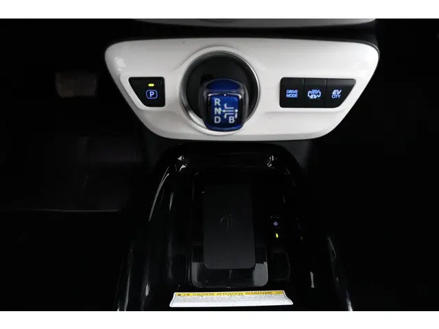 Toyota Prius 1.8 Plug-in Executive 2019 Hybride Benzine 26