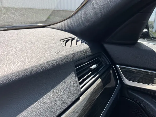 BMW 5 Serie Touring 520i High Executive 2015 Benzine 86