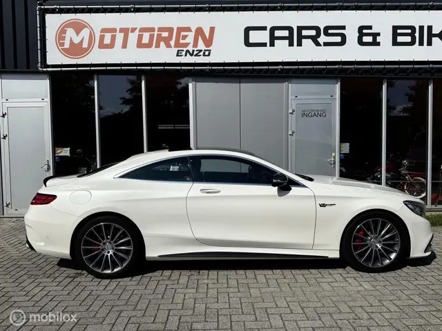 Mercedes-Benz S-Klasse Coupé AMG 63 2015 Benzine 3