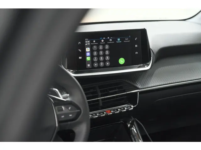 Peugeot 208 PureTech 100 EAT8 Active Pack 2023 Benzine 56