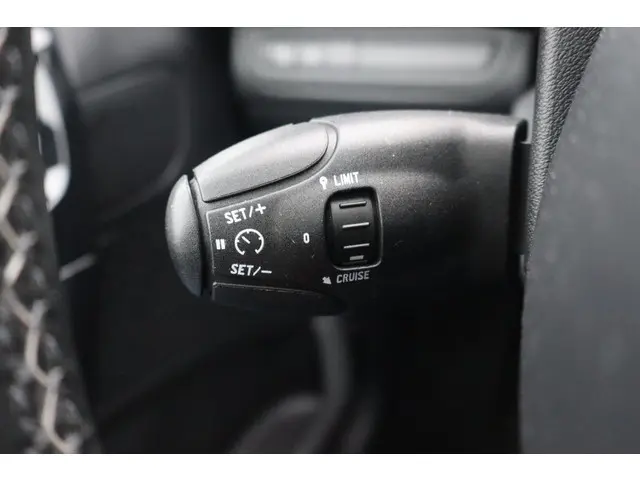 Peugeot 208 1.2 PureTech Allure 2015 Benzine 23