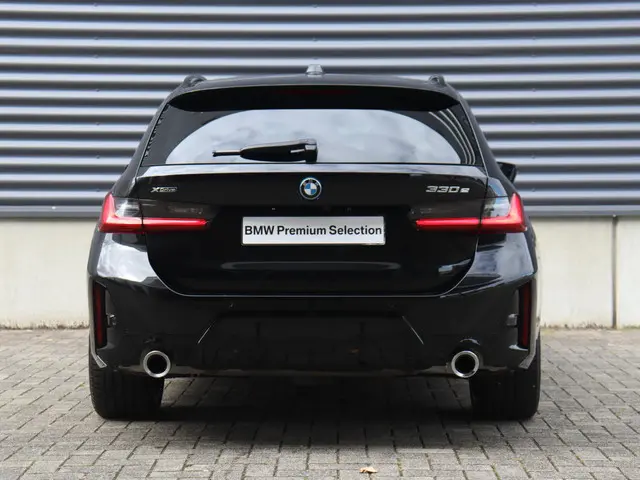 BMW 3 Serie Touring 330e xDrive 2024 Hybride Benzine 4