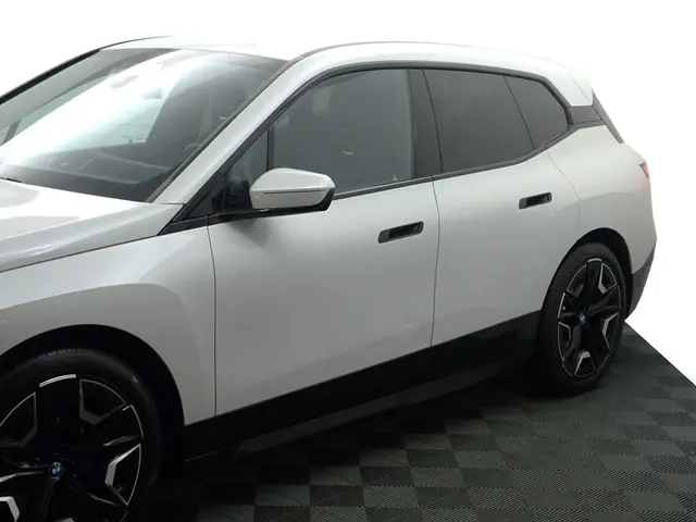 BMW iX xDrive40 M Sport Plus 77 kWh- 2023 Elektrisch 32