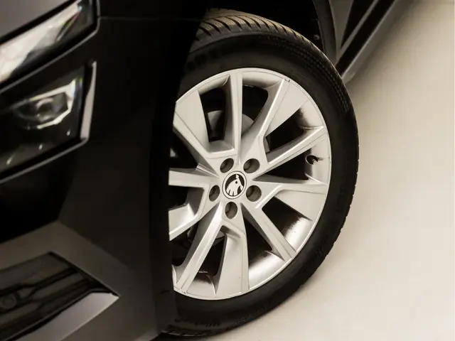 Škoda Kamiq 1.0 TSI Luxury Sport 2021 Benzine 34