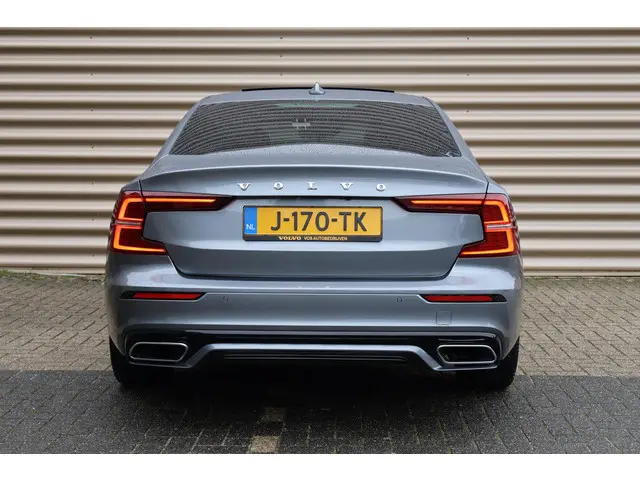 Volvo S60 Recharge T6 AWD R-Design 2020 Hybride Benzine 7