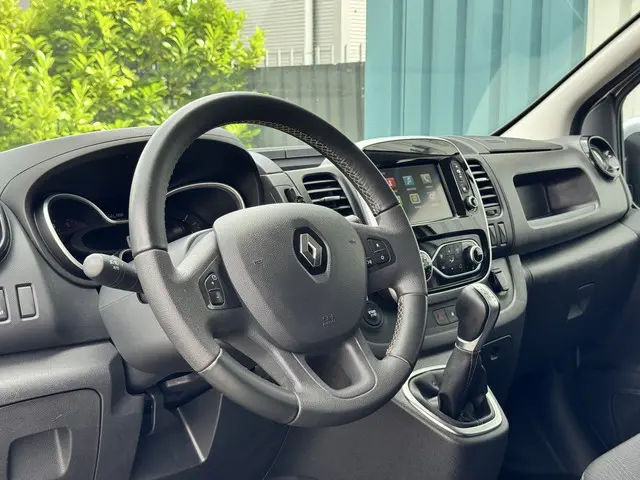 Renault Trafic 2.0 dCi 170 L2H1 DC Luxe 2021 Diesel 9