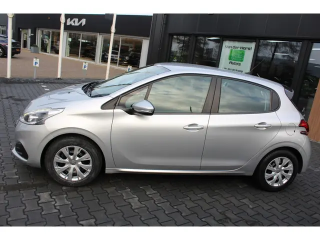 Peugeot 208 1.2 PureT. Blue Lion 2016 Benzine 9