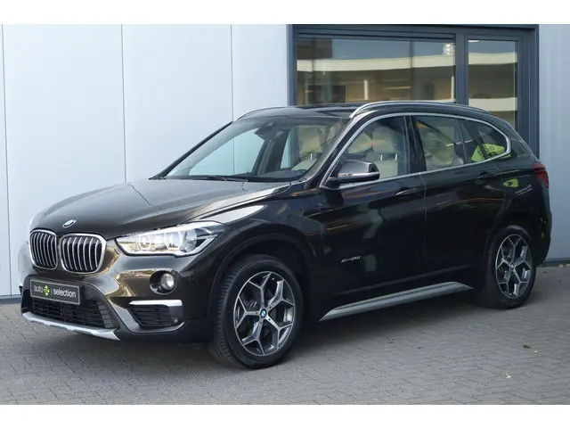 BMW X1 xDrive20i High Executive 2018 Benzine 6