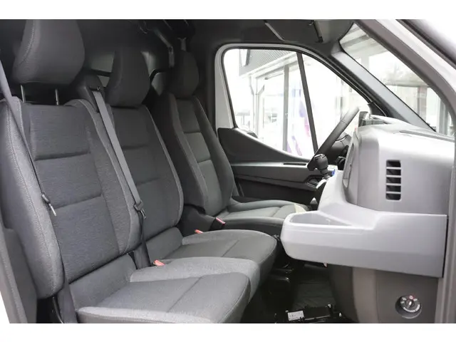 Renault Master T35 2.0 dCi 130 L2H2 Start 2024 Diesel 10