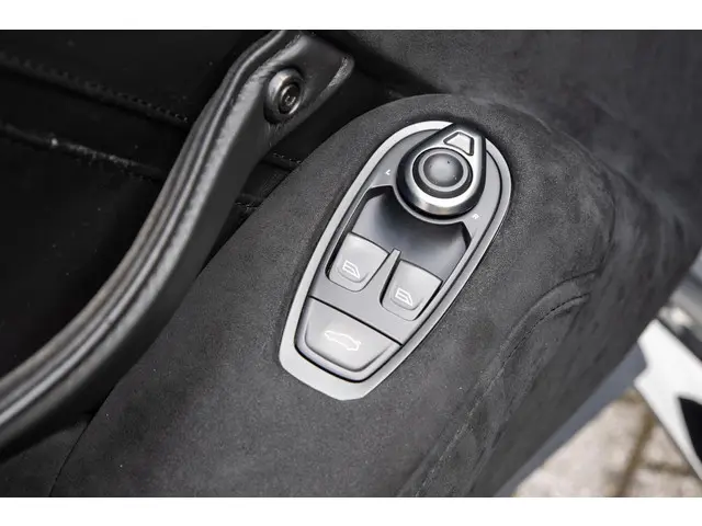 Aston Martin V8 Vantage 4.0 2018 Benzine 52