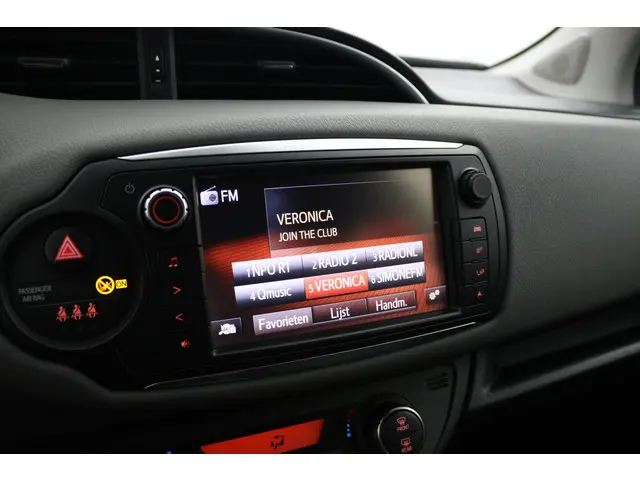 Toyota Yaris 1.3 VVT-i Dynamic 2017 Benzine 8