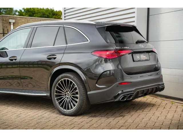 Mercedes-Benz GLC 220d 4MATIC AMG Line 2025 Diesel 32