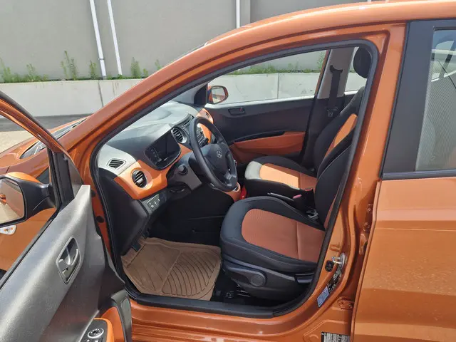 Hyundai i10 1.0i i-Motion Comfort Plus 2014 Benzine 8