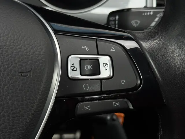 Volkswagen Golf Sportsvan 1.2 TSI Highline 2017 Benzine 12