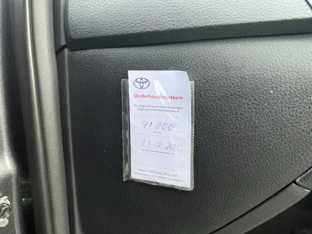 Toyota C-HR 2.0 Hybrid Bi-Tone 2020 Hybride Benzine 21